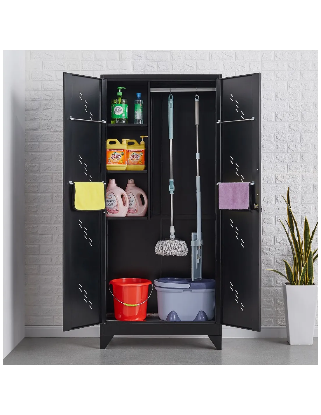MUEBLE METALICO NEGRO PARA IMPLEMENTOS DE LIMPIEZA