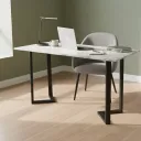 MESA CON ESTRUCTURA TRIANGULAR