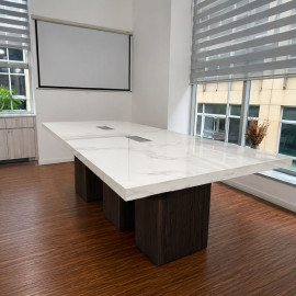MESA DE REUNION DOROTHEA EN PORCELANATO / 10 A 12 PERSONAS