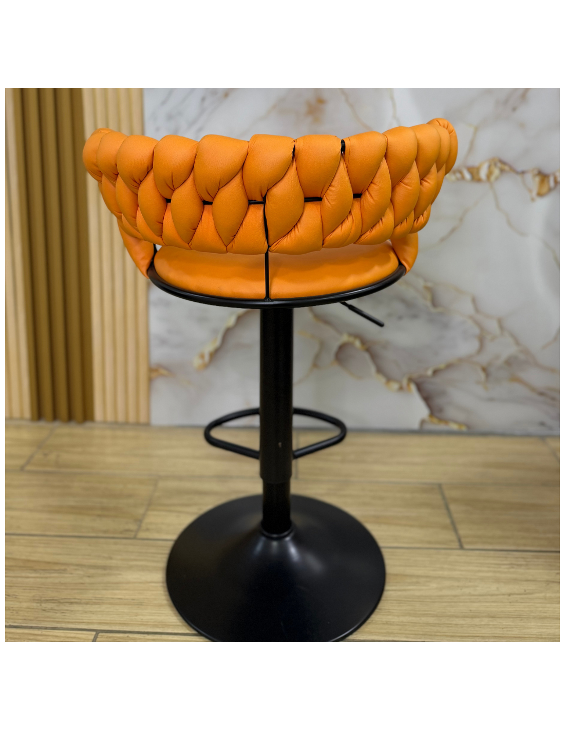 SILLA BAR KIARA COLOR NARANJA BASE NEGRO