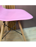 SILLA VISITA EAMES SLIM COLOR ROSADO