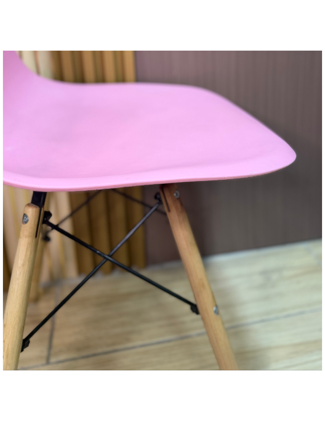 SILLA VISITA EAMES SLIM COLOR ROSADO