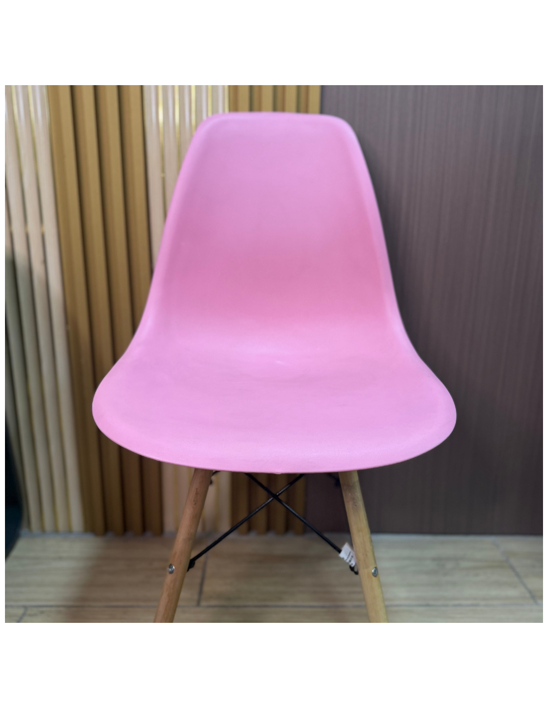 SILLA VISITA EAMES SLIM COLOR ROSADO