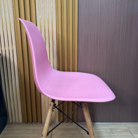 SILLA VISITA EAMES SLIM COLOR ROSADO 2