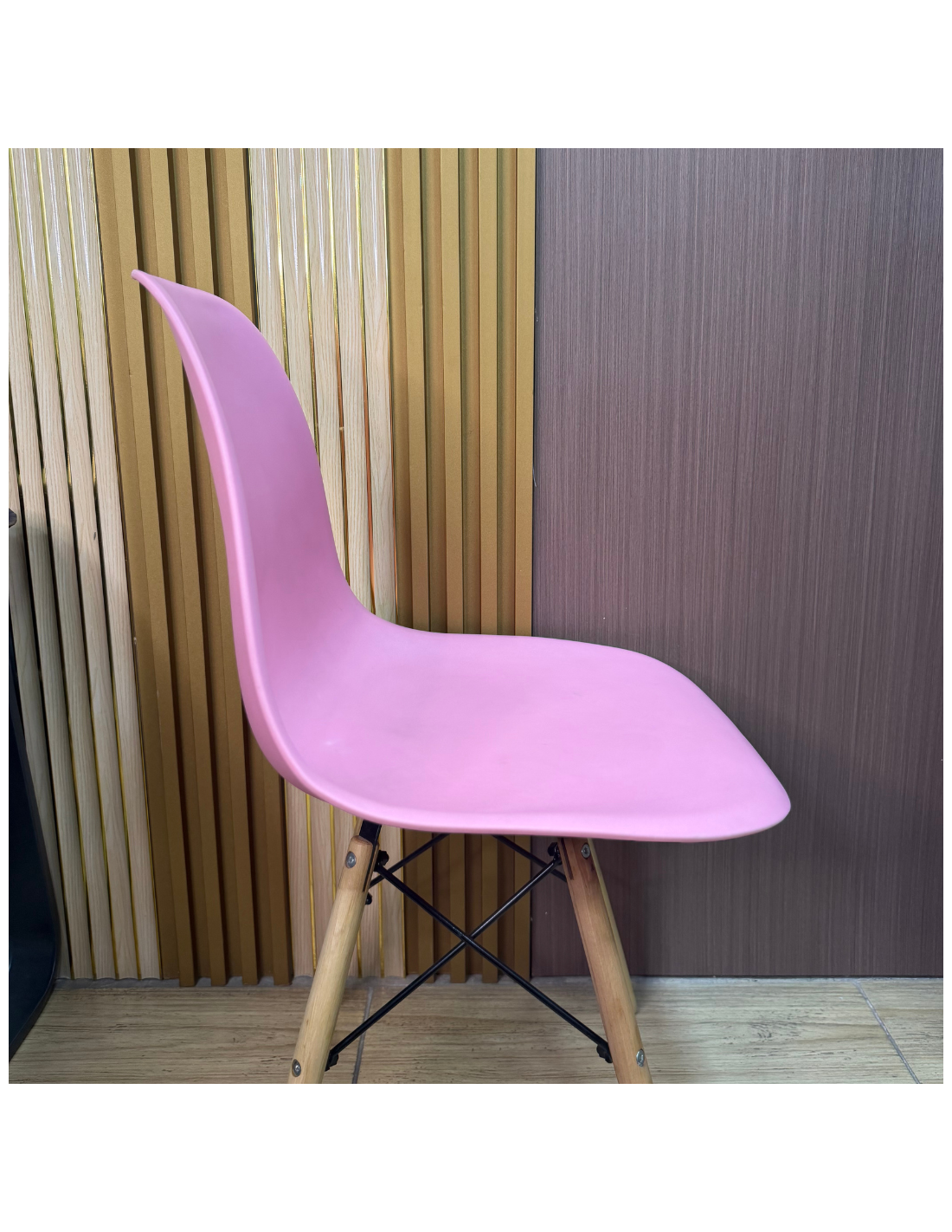 SILLA VISITA EAMES SLIM COLOR ROSADO