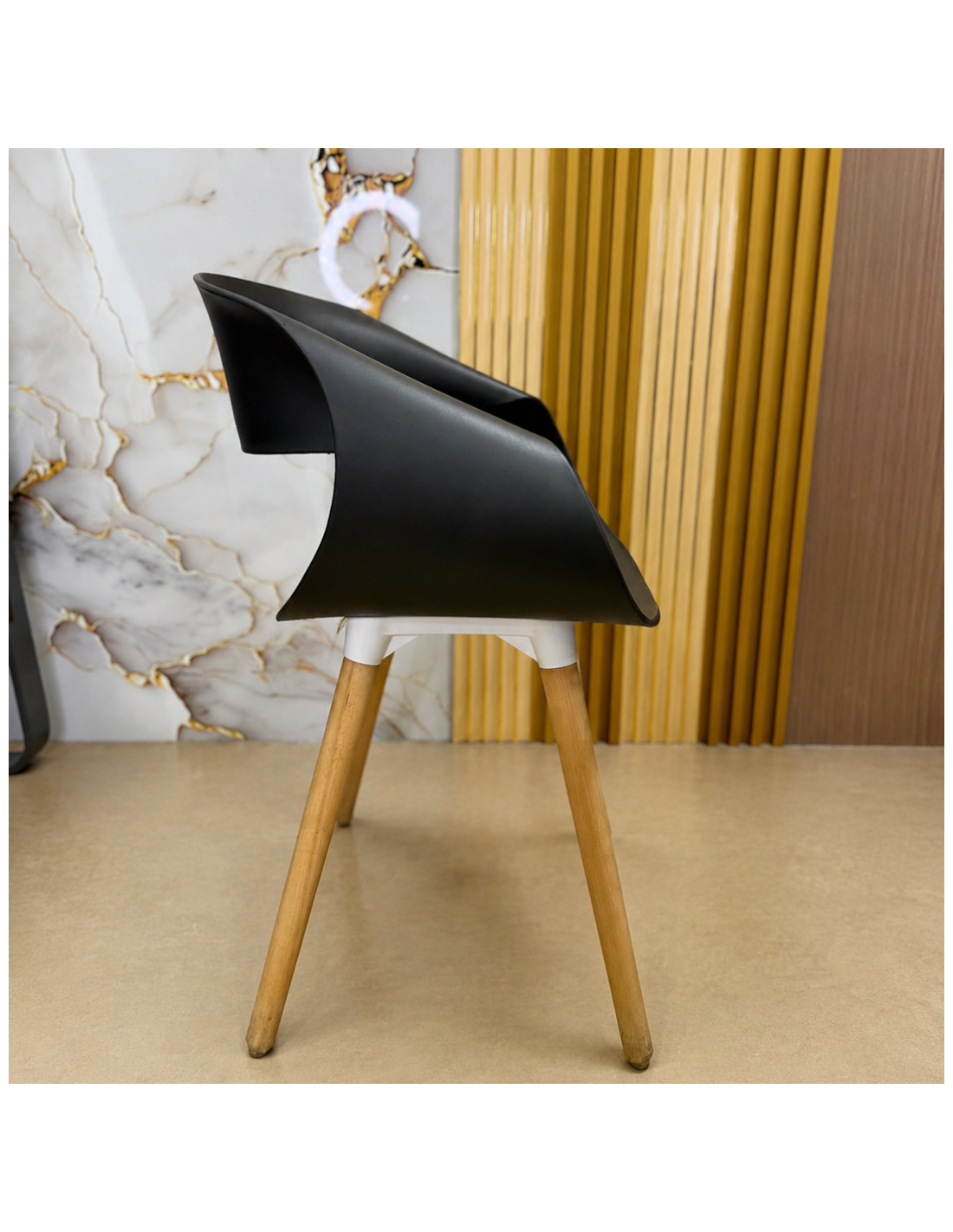SILLA MERCY FIJA EN COLOR NEGRO