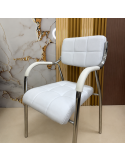 SILLA MILOS EN CUERINA BLANCA CON ESTRUCTURA CROMADA