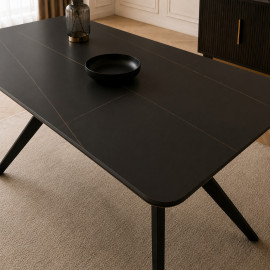 MESA DE COMEDOR KIKE DE PORCELANATO NEGRO CON METAL NEGRO 2